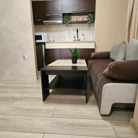 за гости кедър 萨帕雷瓦巴尼亚