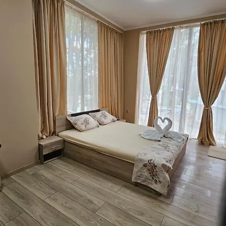 за гости кедър *