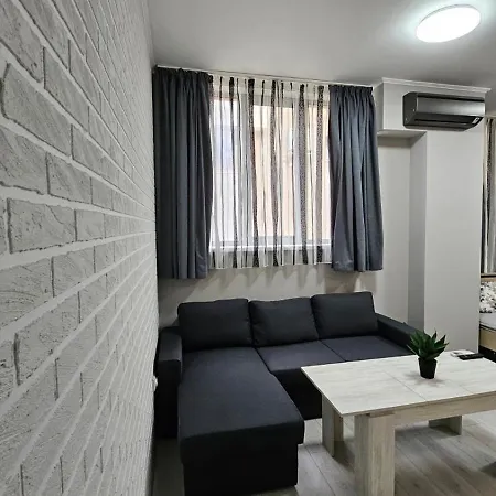 за гости кедър * 萨帕雷瓦巴尼亚