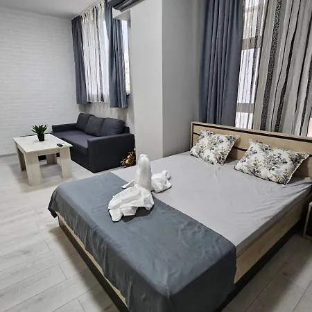 за гости кедър * 萨帕雷瓦巴尼亚